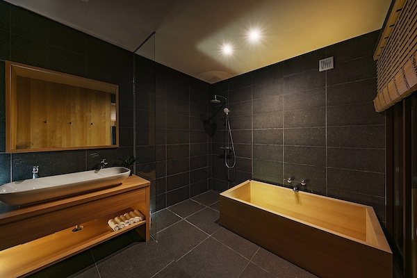 Kairos by the Mountain bath